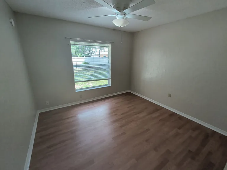 138 W Navarro Pl — Photo 7