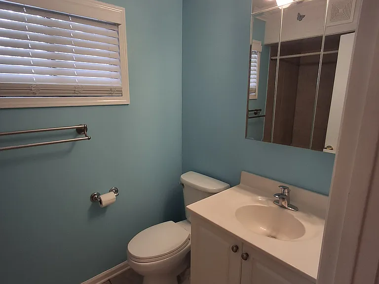 1096 Woonsocket Ct — Photo 6