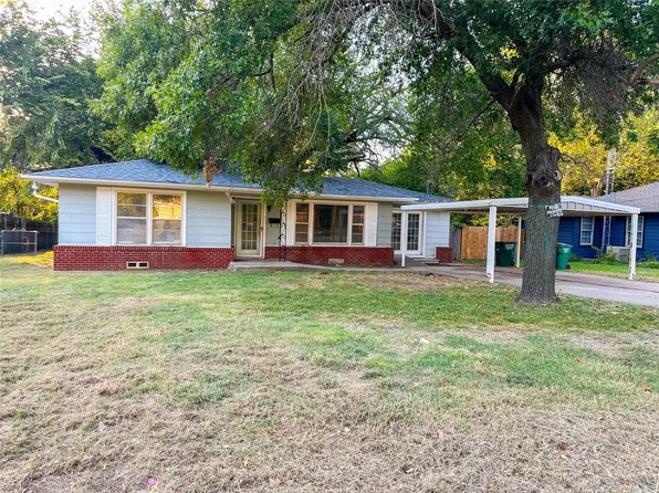 1103 N Howeth St, Gainesville, TX 76240