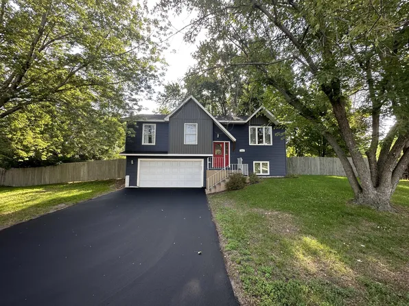 3700 Bryant Cir N, Anoka, MN 55303