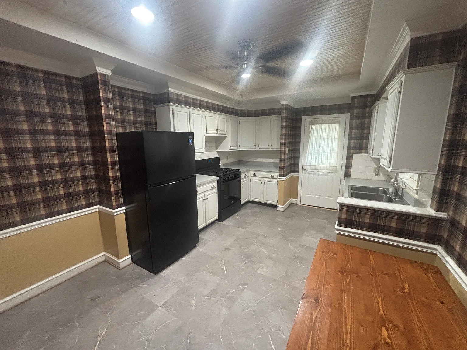 5 bed, 1962 sqft, $1,500 — Photo 3