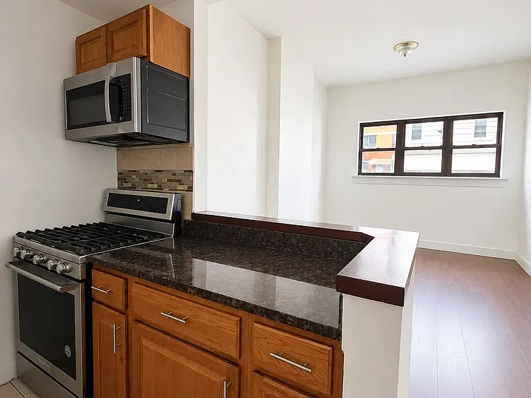 890 Glenmore Ave #1 — Photo 1