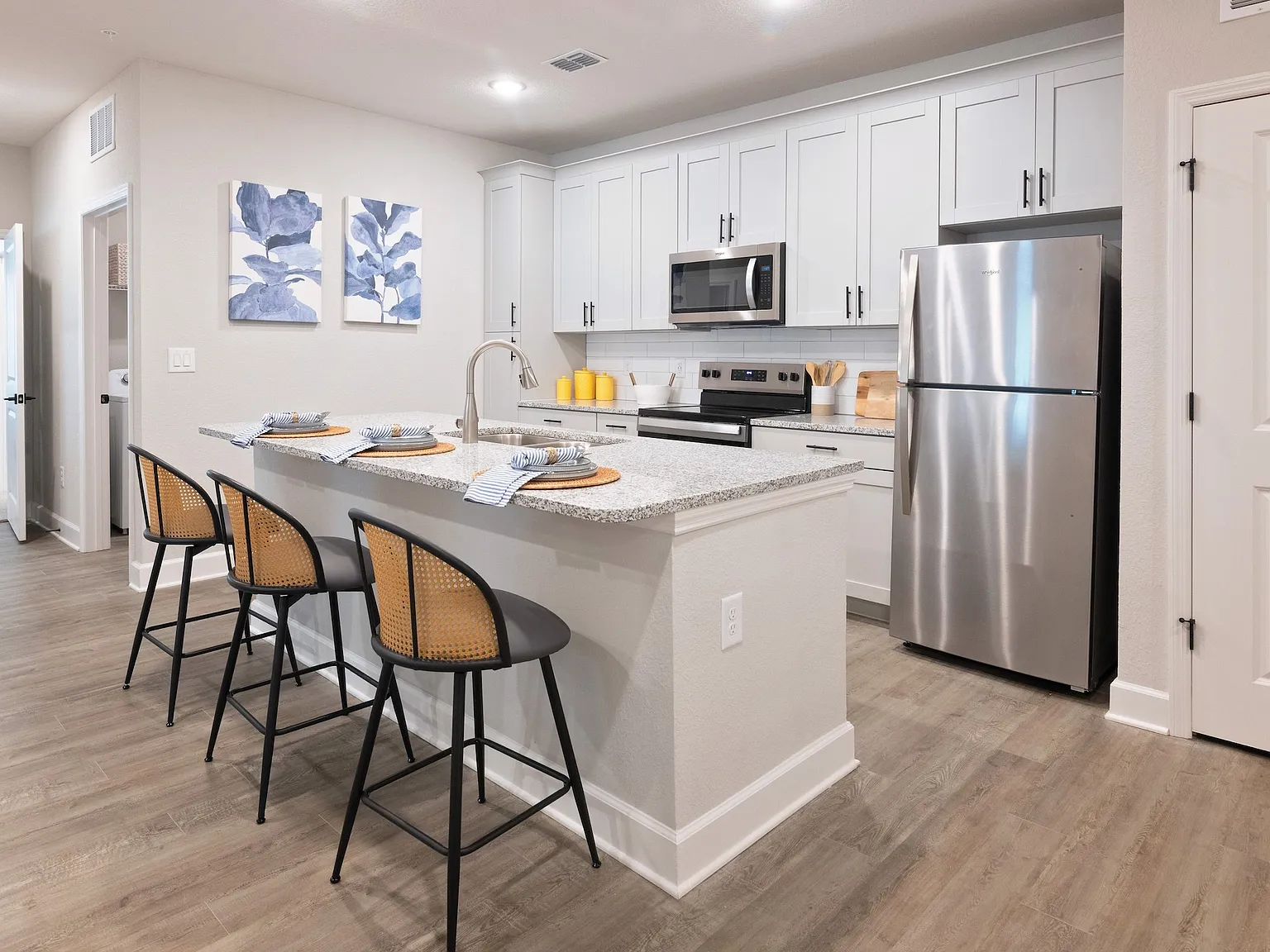 Vanguard Apartments — Photo 1