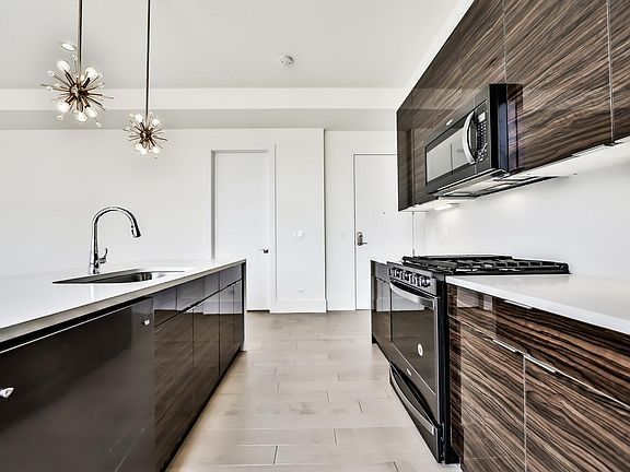 4th image of 2355 W Wabansia Ave #202