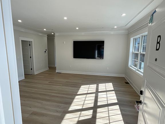 4th image of 5 Milton Ave