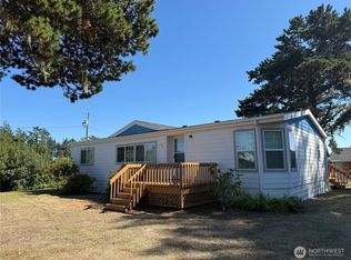 1214 50th Pl, Seaview, WA 98644