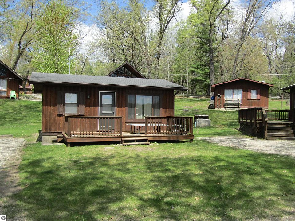 1st image of 2080 N Ogemaw Trl