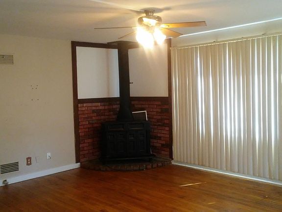 3rd image of 4510 Rosemary Ave
