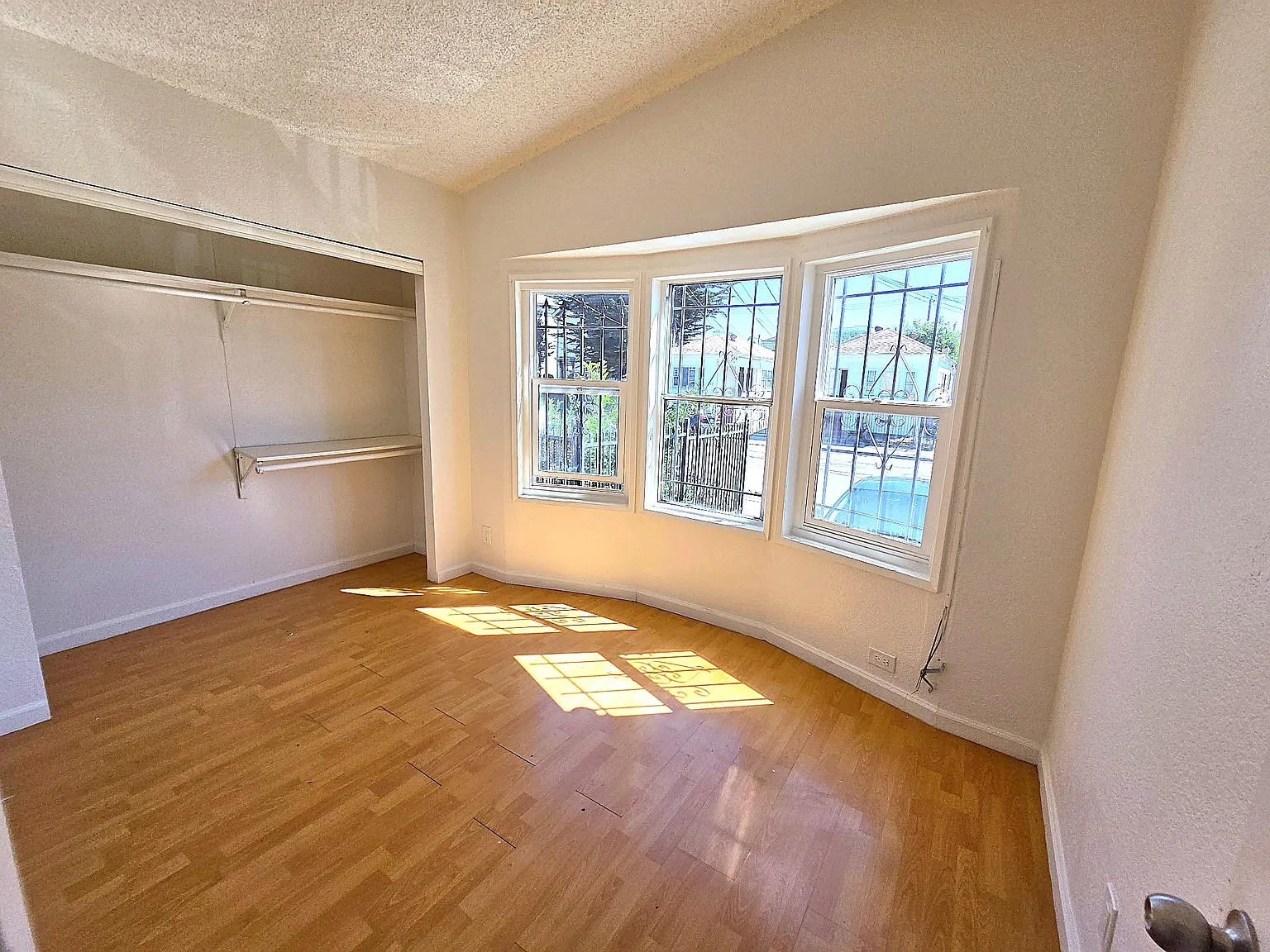 3 bed, $2,995 — Photo 2