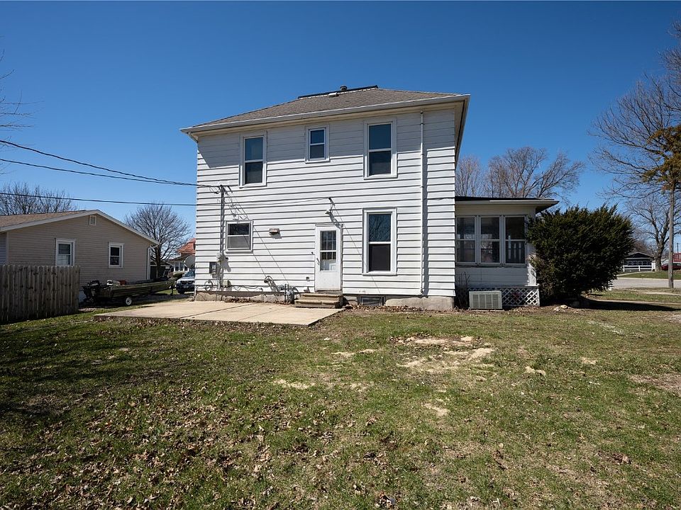 802 E 9th St, Vinton, IA 52349 Zillow