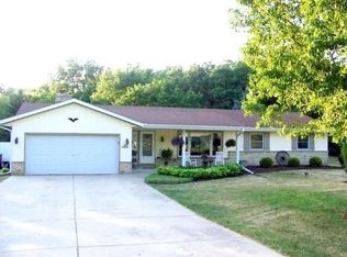 S72W30850 Kettle Ridge Dr, Mukwonago, WI 53149