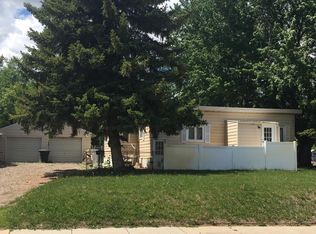 75 8th Ave E, Dickinson, ND 58601