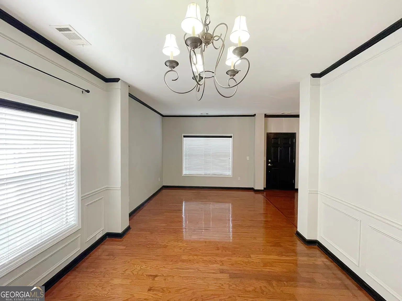 4 bed, 2.5 bath, 2201 sqft, $2,450 — Photo 4