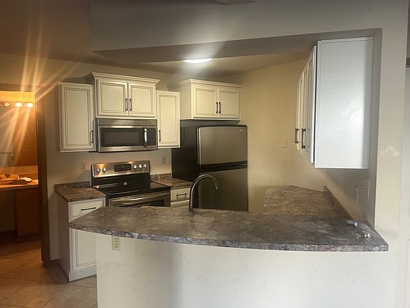 3rd image of 7500 Huntington Dr #1