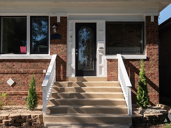 2nd image of 1220 Wisconsin Ave