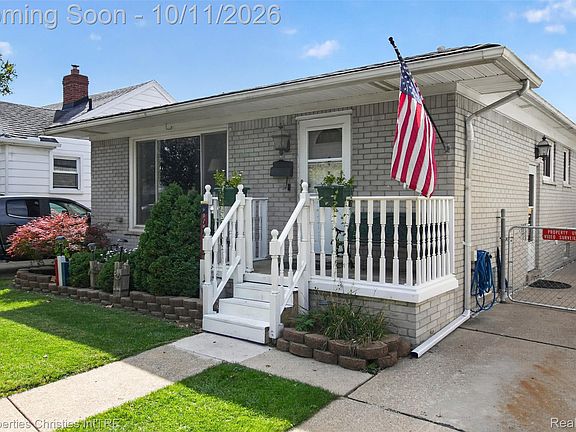 4th image of 6746 Robinson Ave