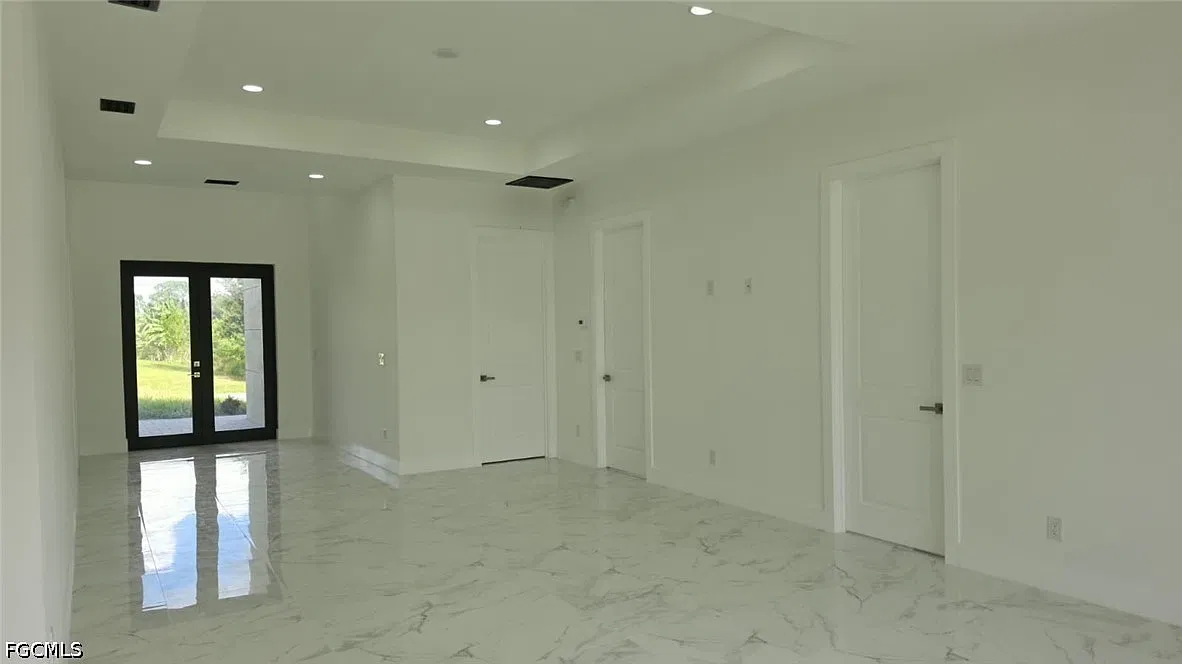 4 bed, 3.0 bath, 1715 sqft, $2,200 — Photo 3