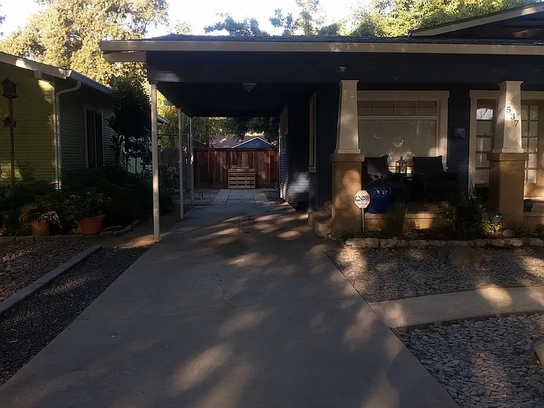 537 Auburn St — Photo 4