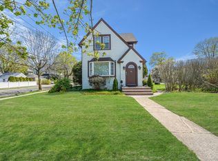 340 Yale Rd, Garden City, NY 11530