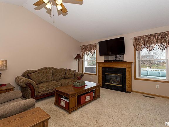 2nd image of 5820 Belle Ave