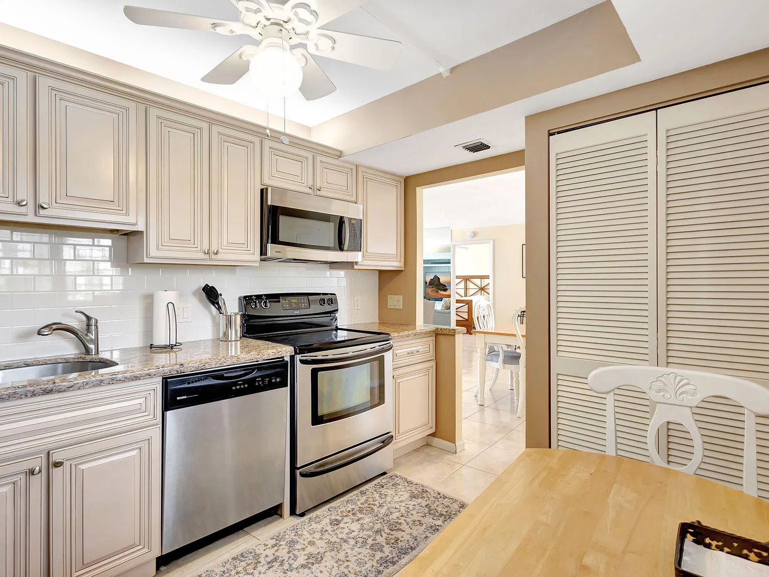 2 bed, 2.0 bath, 1170 sqft, $4,000 — Photo 4