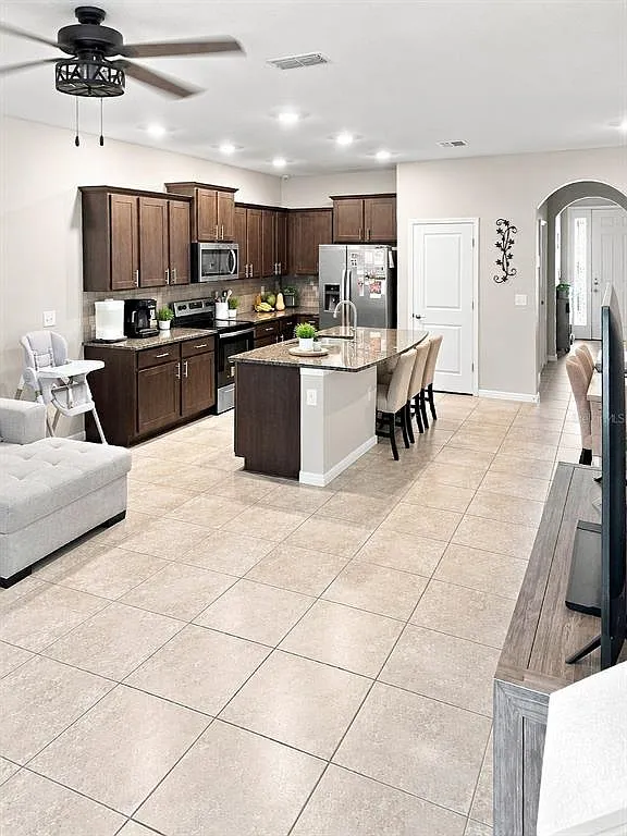 3 bed, 2.5 bath, 1623 sqft, $2,400 — Photo 3
