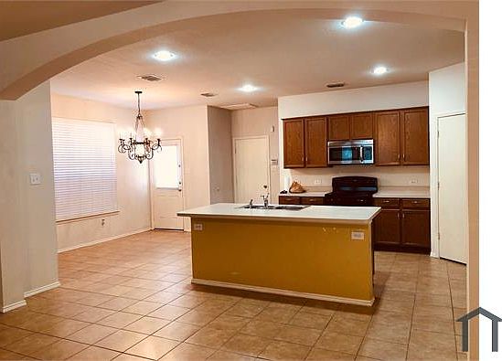 4th image of 914 Jamie Dr