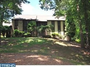 5 Forest Lake Dr, Media, PA 19063