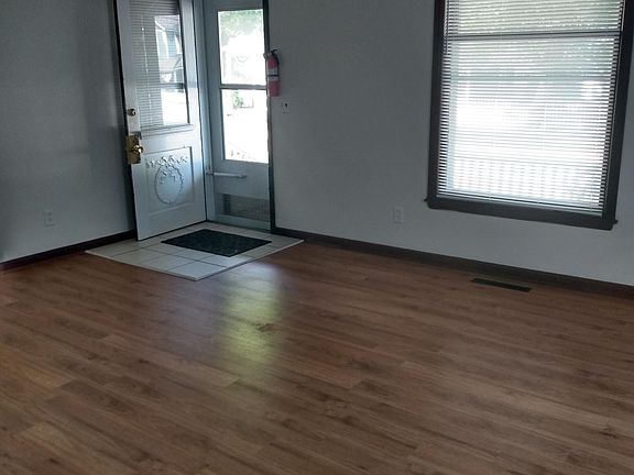 2nd image of 127 W Vine St APT 1