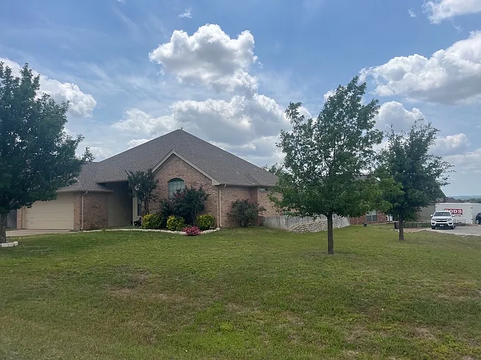 1005 Winding Rd — Photo 3