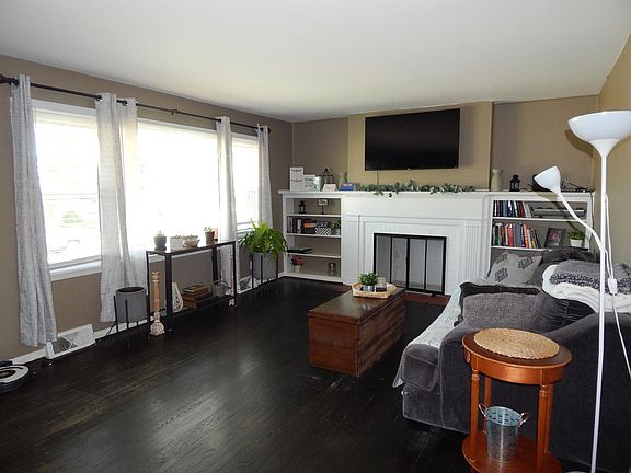 3rd image of 300 Batsey Dr