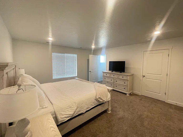 639 W Parker Pl — Photo 16