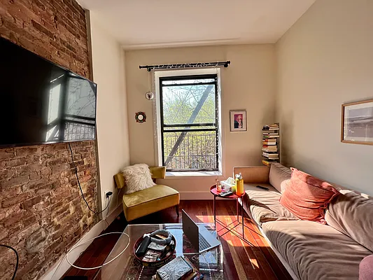 Rented by Massada Home Sales Inc | media 36