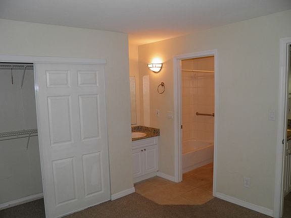 5th image of 3508 Plantation Way Unit 124