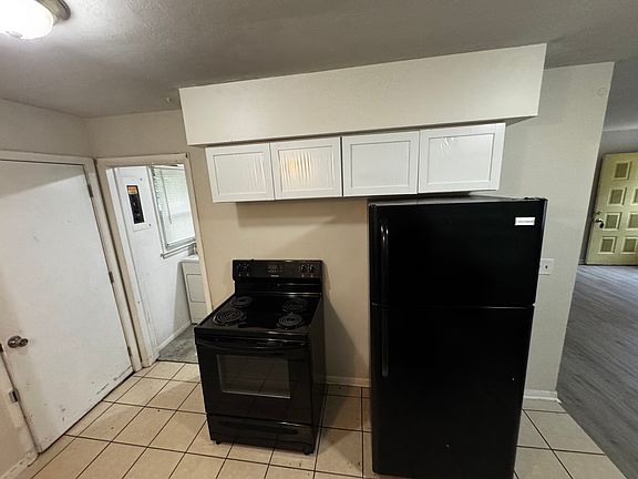 5th image of 829 Pierce Rd