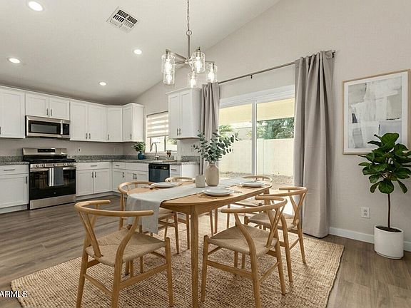 4th image of 2737 E CATALINA Avenue