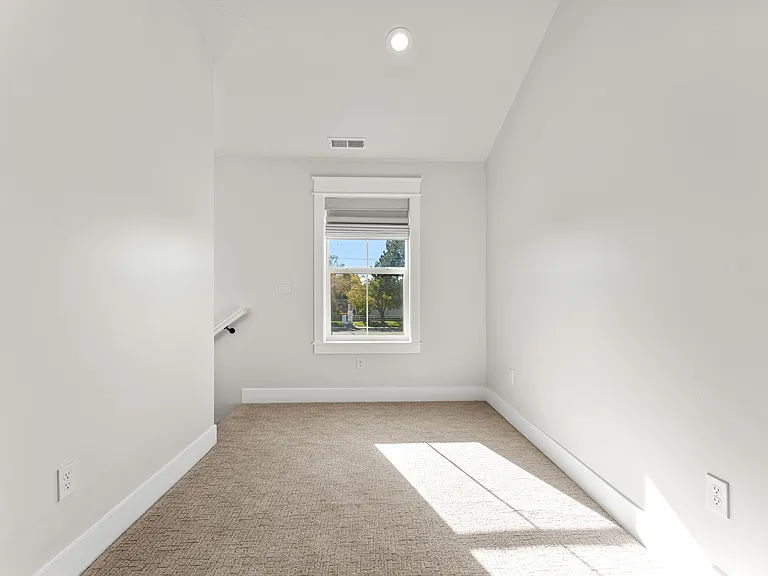 4835 N Mitchell St — Photo 15