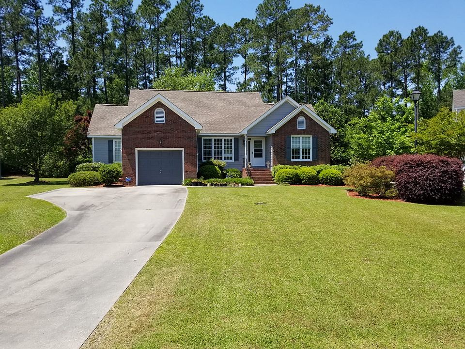 1st image of 125 Village Walk W