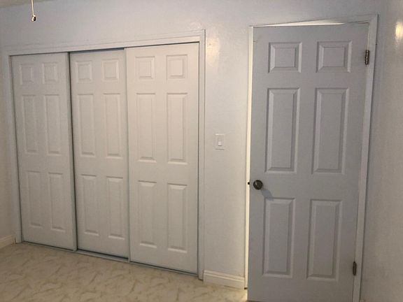 3rd image of 923 E Washington Ave #923