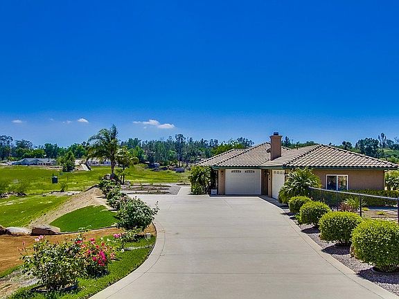 4th image of 1280 Avenida Naranja
