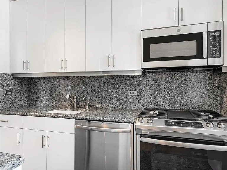 45 W 60th St #23F — Photo 5