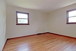 2nd image of 305 E Des Moines Ave