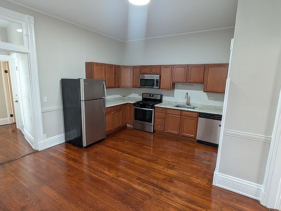 3rd image of 225 Fosdick St APT 3