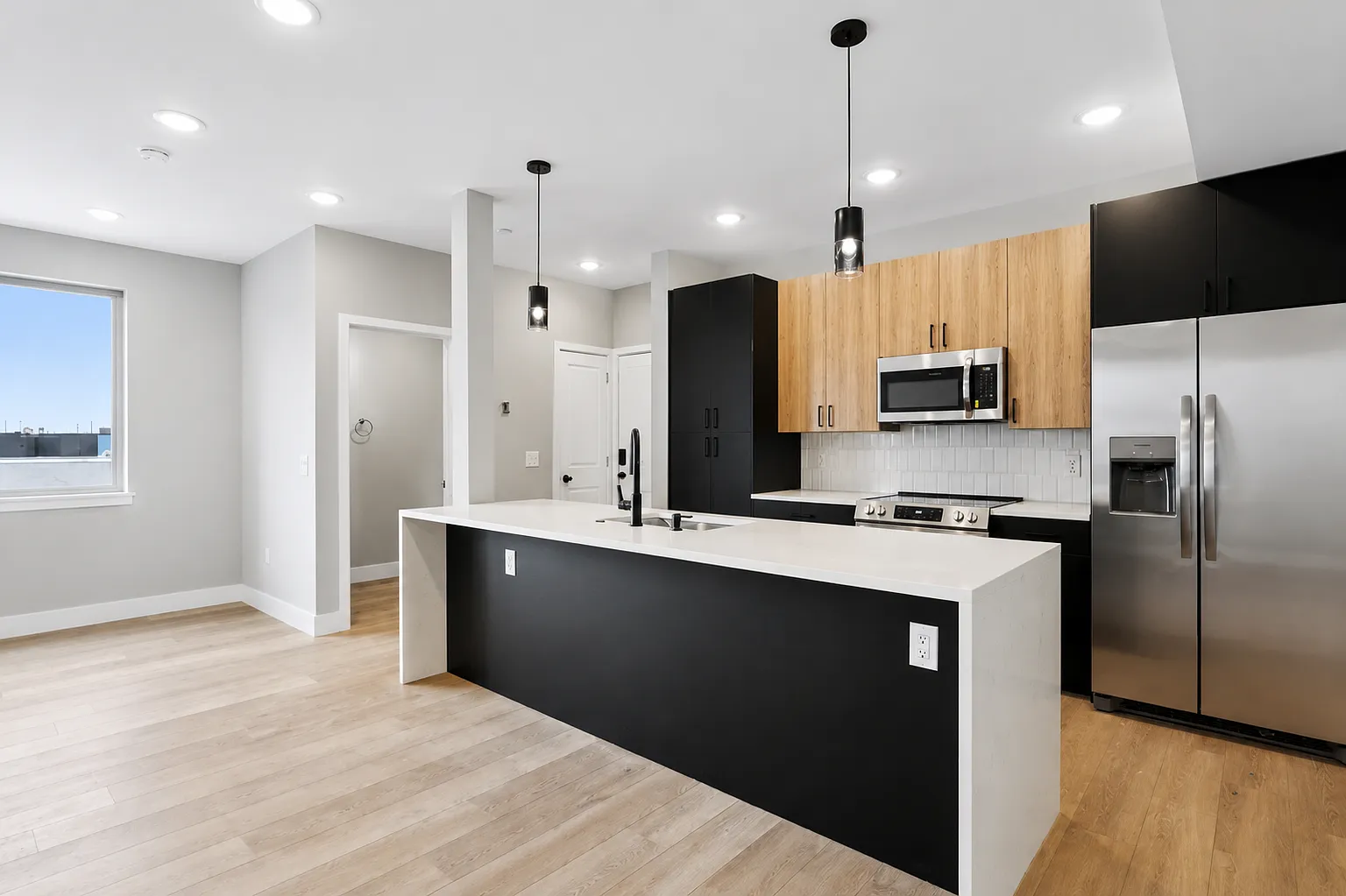 2 bed, 1200 sqft, $2,225 — Photo 1