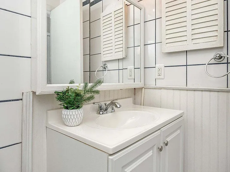 110 Green Dr — Photo 18