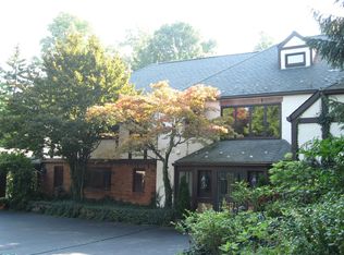 9945 Gardenside Dr, Waite Hill, OH