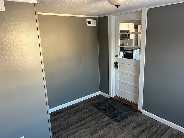 404 E Walnut St #2 — Photo 10