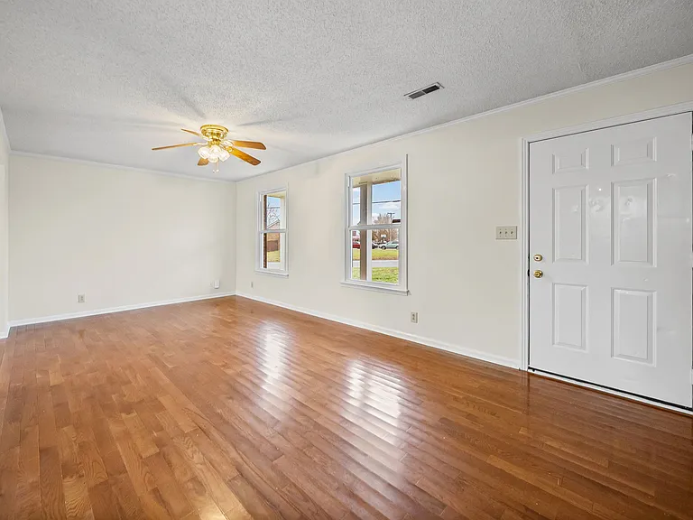 1128 Tobacco Rd — Photo 4