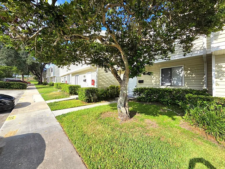 219 Debora Ct — Photo 2