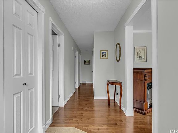5th image of 411 Trent Cres